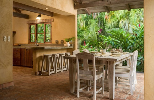 Playa Langosta Haus | Abgeschiedenes Tamarindo Beach House - direkter Zugang zum Strand. Perfekt für Familien