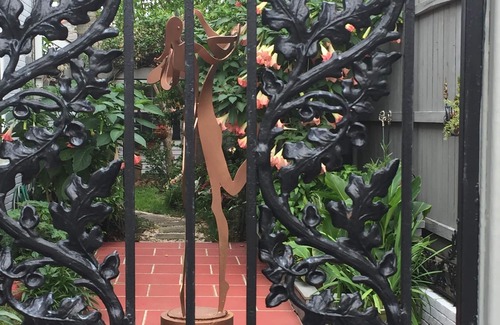 Lakeview Hütte | Privates tropisches Gartenhäuschen in ruhiger und günstiger Lage mit Seeblick