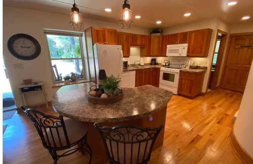 West Branch Kabine | Private setting in the woods on the Rifle River. 8 mi from Dream &Nightmare
