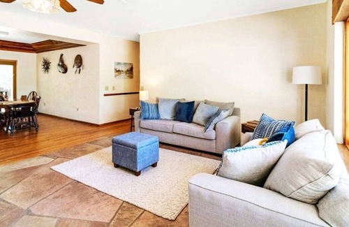 Sierra Vista Southeast Haus | Private Spacious Desert Oasis Near Ramsey Canyon!