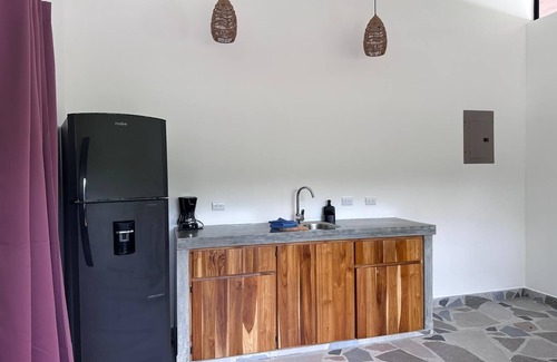 Javilla Wohnung | Private Studio, 90 seconds to the beach, with AC, WiFi, & Pool