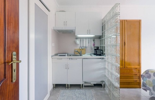Gambelas Haus | Private Studio - A/C