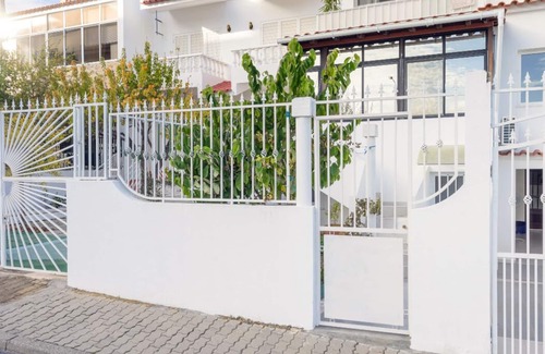 Gambelas Haus | Private Studio - A/C