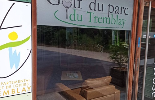 Le Tremblay Wohnung | Private suite. Peace and quiet.
