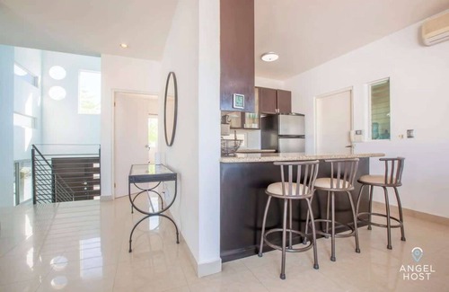 Colina del Sol Haus | Private Terrace | BBQ | Pool | Walk to Beach