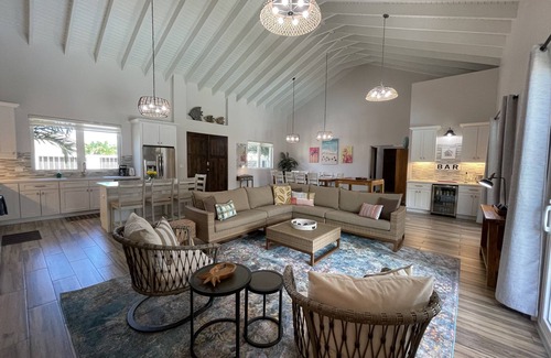 Palm Beach Haus | Private Tropical Paradise with ensuite King bedrooms- walk to Palm Beach