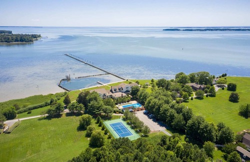 Royal Oak Haus | Private Waterfront Retreat Center, New Reno on 18 Acres