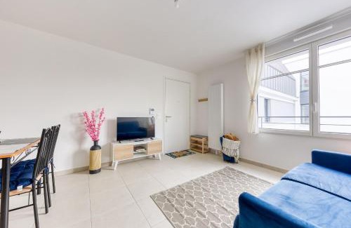 Maisons-Alfort Wohnung | Propriété Privée Neuve 2025 - Parking Privé Gratuit - 10mn Paris RER D - Lit 160X200 - Tout équipé - De 1 à 4 pers - Near Paris Brand New Apart with Secure Parking