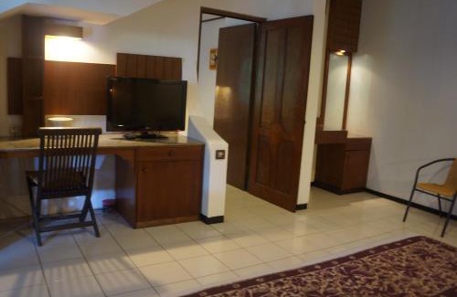 Legian Hotel | Puri Naga Beachfront Cottages