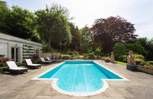 Dursley Villa | Purnell Manor - Neun Schlafzimmer Villa, Schläft 26