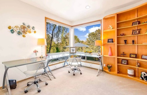 View Ridge Haus | Purple House w/ Water View | 3 Decks | Gym | UW