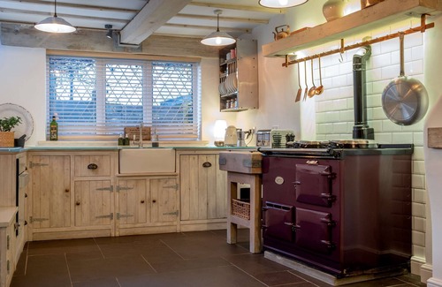 Burton Joyce Haus | Purple Poppy Cottage