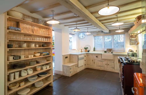 Burton Joyce Haus | Purple Poppy Cottage