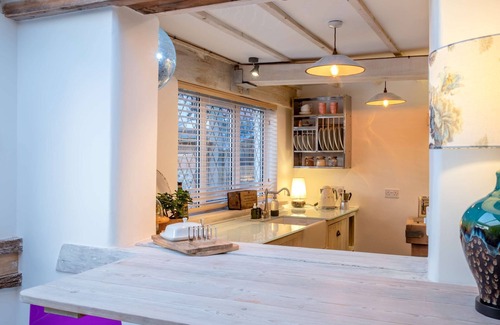 Burton Joyce Haus | Purple Poppy Cottage