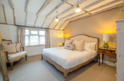 Burton Joyce Haus | Purple Poppy Cottage