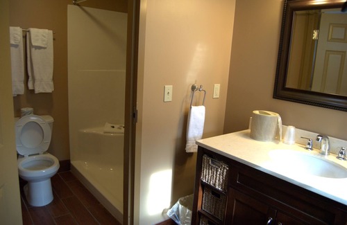 Put-in-Bay Hotel | Put in Bay Victory Station Hotel