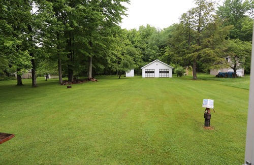 Pymatuning Central Hütte | Pymatuning Lake Walking distance to Espyville Marina!