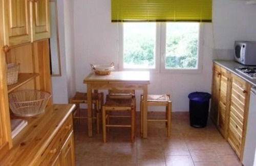 Coussa Hütte | Pyreneen Vue gite with pool, renovated farmhouse tranquil with amazing views