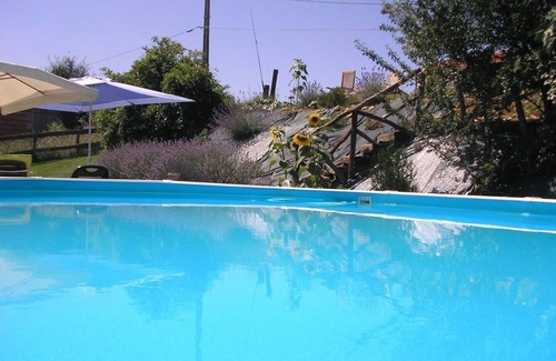 Coussa Hütte | Pyreneen Vue gite with pool, renovated farmhouse tranquil with amazing views