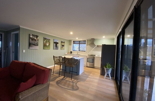 Budgee Budgee Kabine | Q1 on Crestview, Adorable 1 Bedroom Farm Stay Cabin