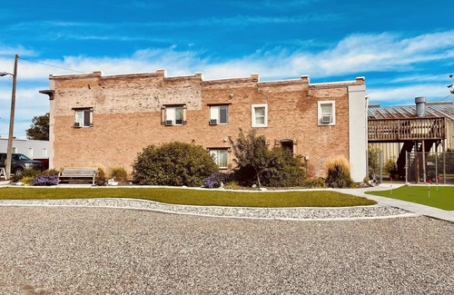 Ucon Wohnung | Quaint 100-Year-Old Historic Building Apt#3: Cozy Stay!