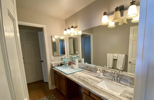 Chico Hotel | Quaint and peaceful Queen Room with private entrance and bathroom.