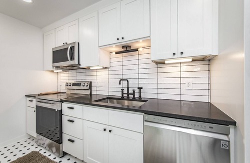 Capital View Haus | Quaint bungalow minutes from shopping, dining and downtown!