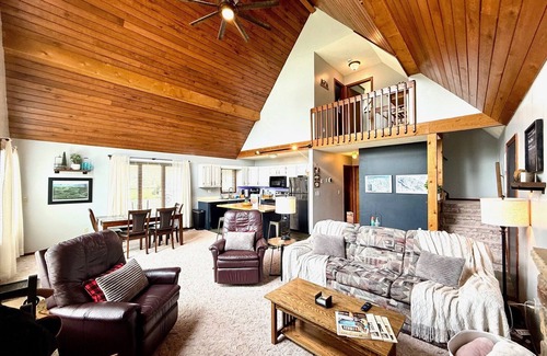 Canaan Valley Haus | Quaint Cottage! Close to Dolly Sods! Pets Ok! Fire Pit!