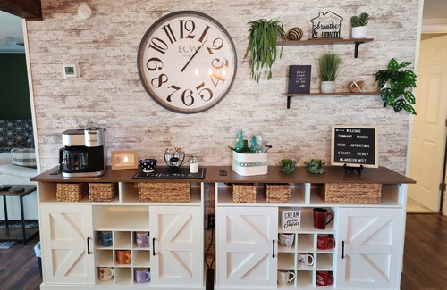 Howe Hütte | Quaint cozy cottage nestled on the quiet shores of Pigeon Lake in Howe