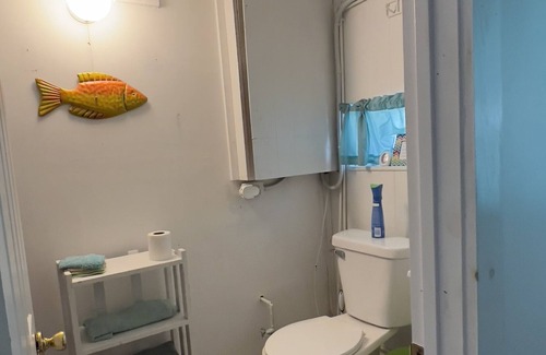 Oak Harbor Hütte | Quaint, Cozy Cottage- A 3 Minute Walk to the Beach!