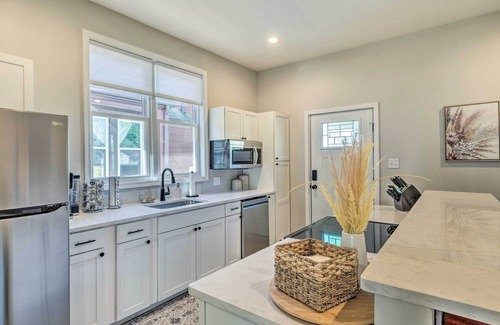 Near Eastside Haus | Quaint + Cozy Indianapolis Getaway w/ Yard!