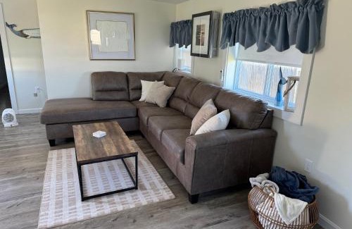 Bliss Corner Haus | Quaint, family friendly Beach house for 4