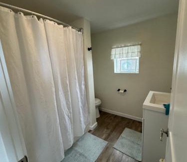 Bliss Corner Haus | Quaint, family friendly Beach house for 4