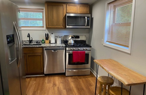 East Point Haus | Quaint home in a quiet neighborhood!! Near airport!