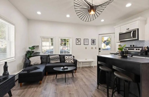 Lynn Haus | Quaint Home Near Boston & Salem with private yard