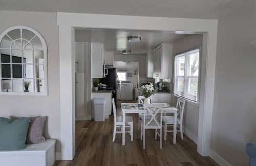 Murray Haus | Quaint Murray Home in central valley, near mountains & IMC Hospital