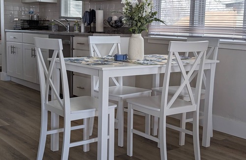 Murray Haus | Quaint Murray Home in central valley, near mountains & IMC Hospital