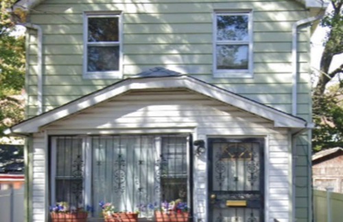 Queens Haus | Quaint private room in charming queens