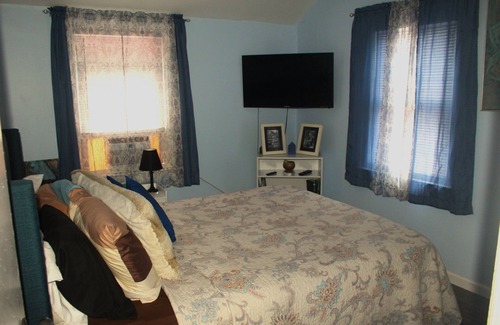 Queens Haus | Quaint private room in charming queens
