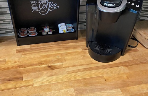 Ashtabula Haus | Quaint recently renovated house walking distance to Lake Shore Park.