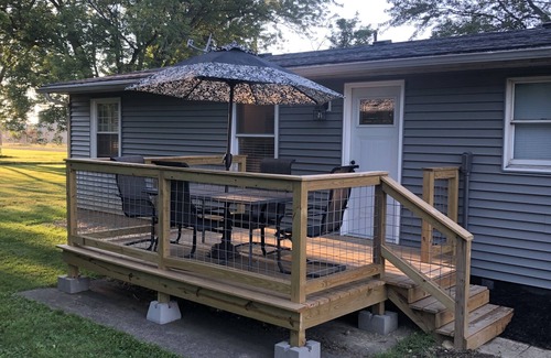 Ashtabula Haus | Quaint recently renovated house walking distance to Lake Shore Park.