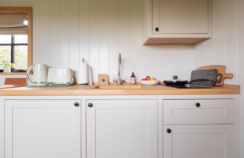 Bledington Hütte | Quaint shepherd's hut with beautiful views of the Cotswold countryside - The Sheiling