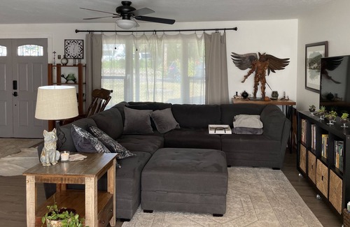 Silverton Sonstige | Quaint Single Level Ranch with Hottub in Oregon's Garden City - Silverton