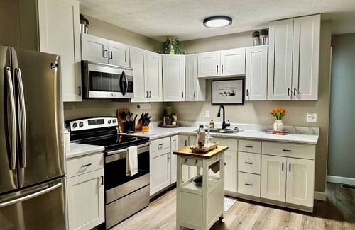 South Point Wohnung | Quaint, spacious, & relaxing; come stay with us, you'll enjoy the details.