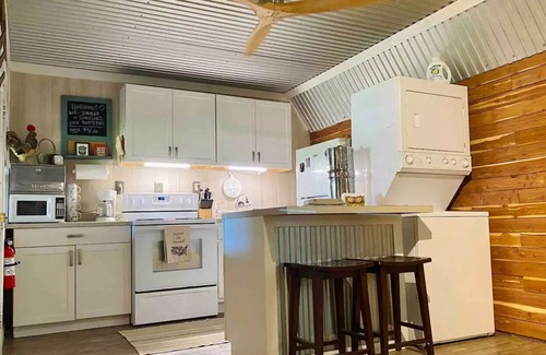 Conway Kabine | Quaint Tiny Cabin on The Farm