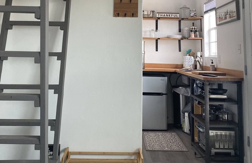 Taylor Haus | Quaint Tiny Home on Working Homestead-20 mins from Show Low!