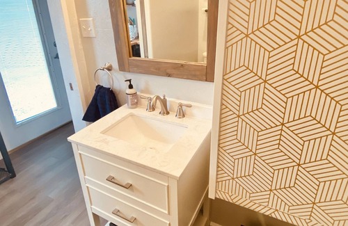 Taylor Haus | Quaint Tiny Home on Working Homestead-20 mins from Show Low!