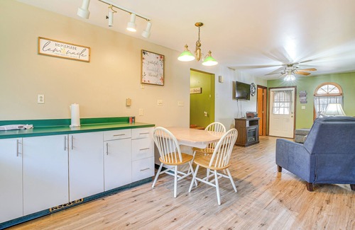 Zanesville Haus | Quaint Zanesville Home w/ Game Room & Yard!