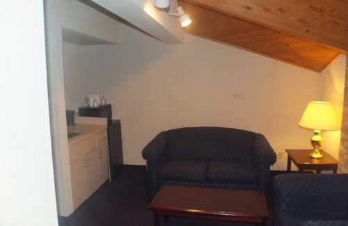 Mineralwells Hotel | Quality Express Inn & Suites