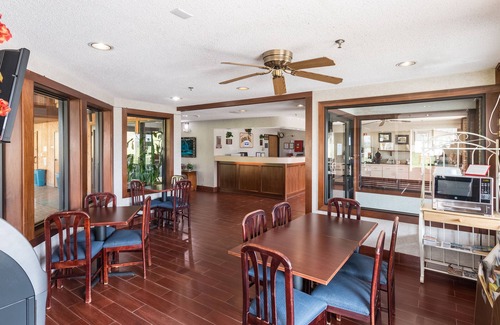 Mineralwells Hotel | Quality Express Inn & Suites